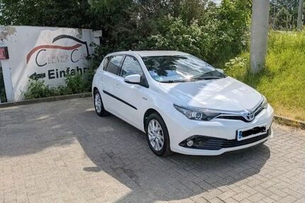 Toyota Auris 96.500 km 14.599 &euro; Schkeuditz 04435