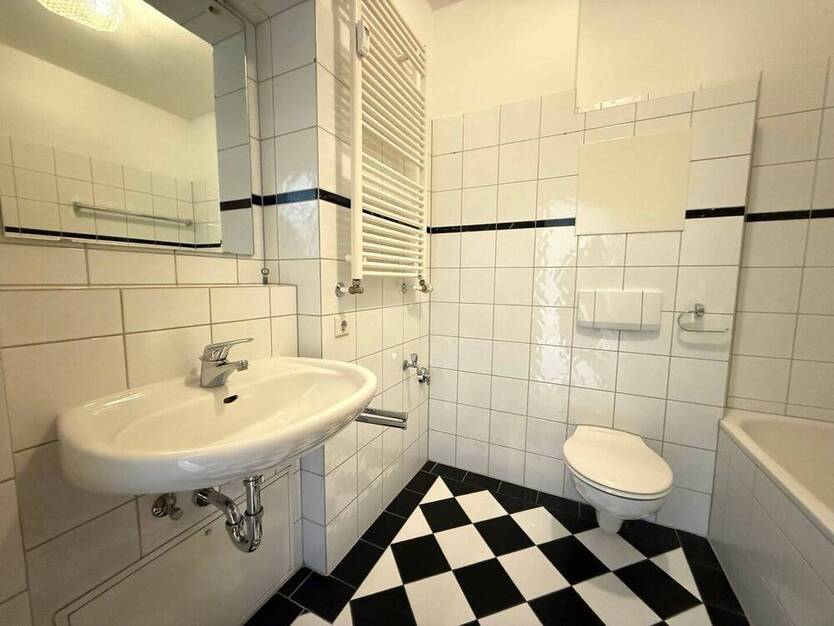 ab sofort ! 3-Zimmer mit Balkon und EBK I Badewanne + Dusche