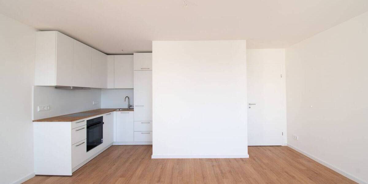 HIER BLEIBEN KEINE WÜNSCHE OFFEN Moderne 2-Raum-Wohnung mit Balkon, EBK & PKW-Stellplatz 2 zimmer