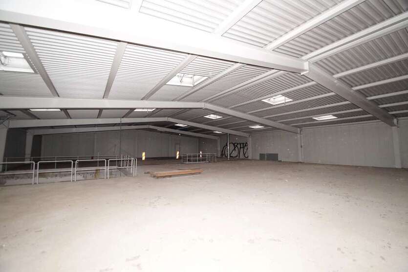 ++Gewerbehof mit Lagerhalle und Bürohaus an der B186++ zimmer