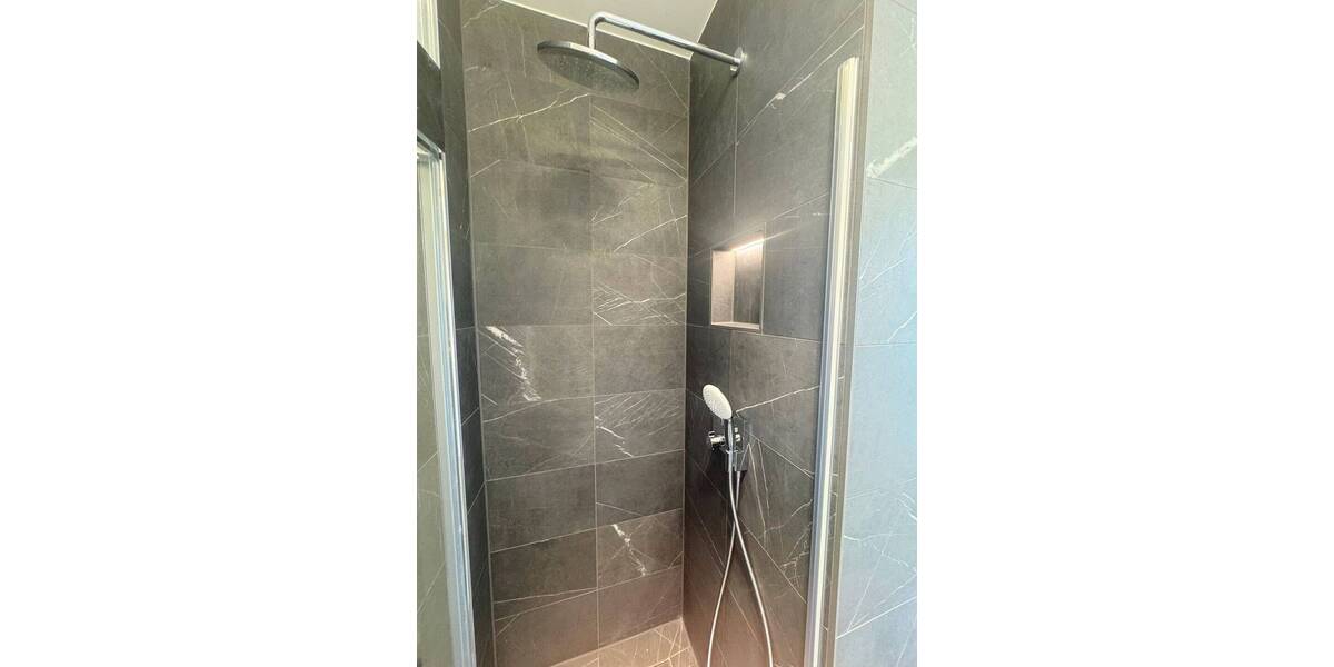 Was will man mehr? * Erstbezug * Parkett * Balkon * Fußbodenheizung * Wanne & Dusche * LED-Licht 3 zimmer