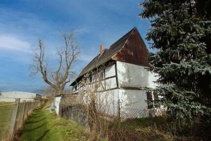 Ruhiger Dreiseitenhof mit Entwicklungspotenzial in Pegau 6 zimmer