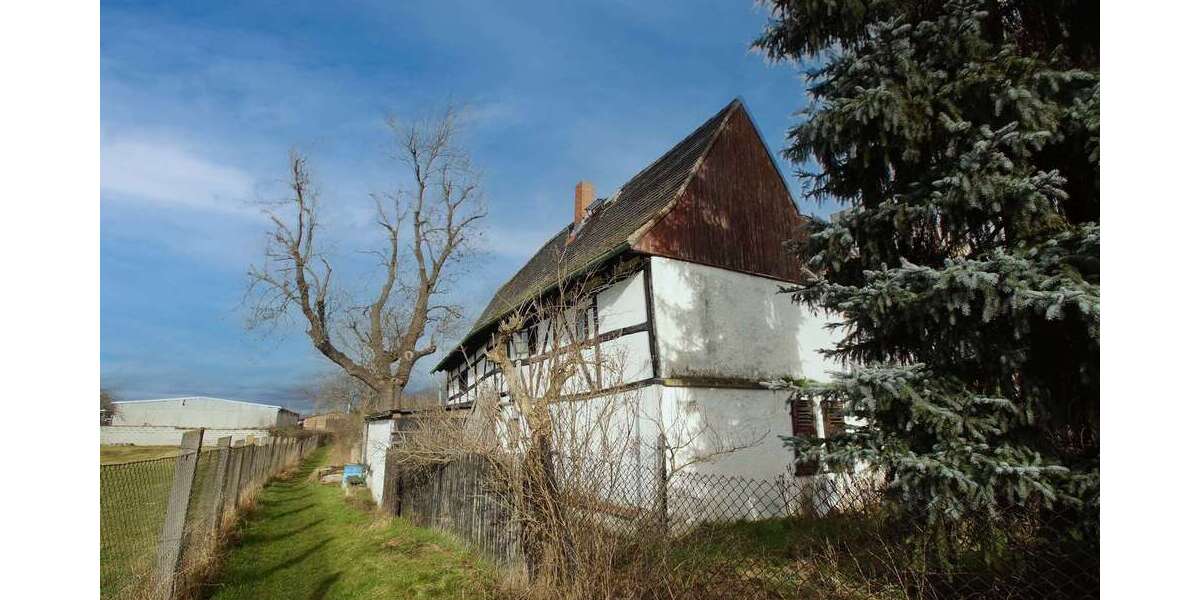 Ruhiger Dreiseitenhof mit Entwicklungspotenzial in Pegau 6 zimmer