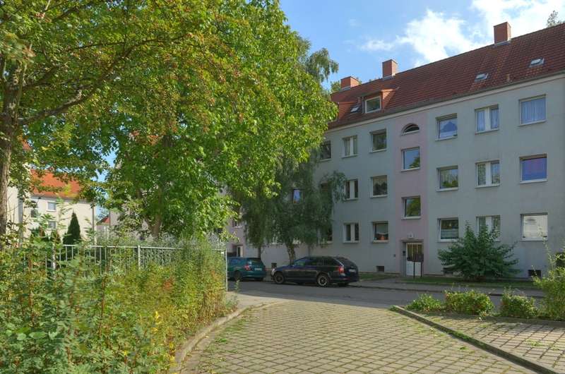 Wohnung zum Mieten in Halle 384 € 52.14 m²
