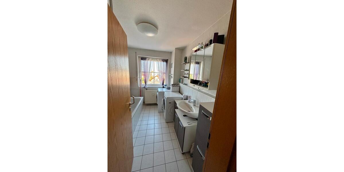 Dachgeschoßwohnung Schkopau - 3 Zimmer, 65 m&sup2;, 500&euro; | Angebot:26338494