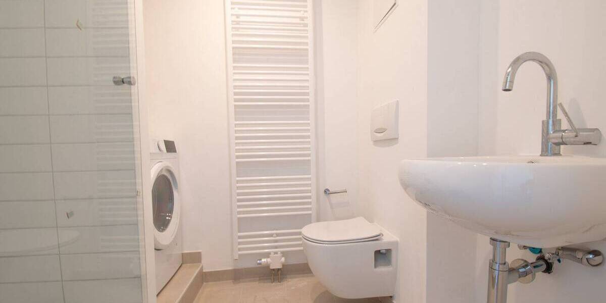 HIER BLEIBEN KEINE WÜNSCHE OFFEN Moderne 2-Raum-Wohnung mit Balkon, EBK & PKW-Stellplatz 2 zimmer