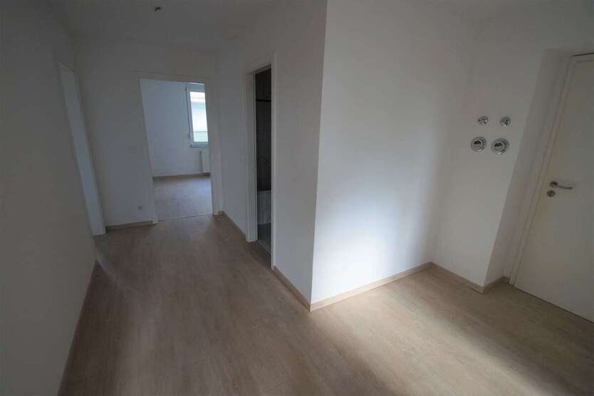 Moderne 3-Zimmer-Wohnung mit Aufzug, Balkon und kleiner Küche in ruhiger Lage 3 zimmer