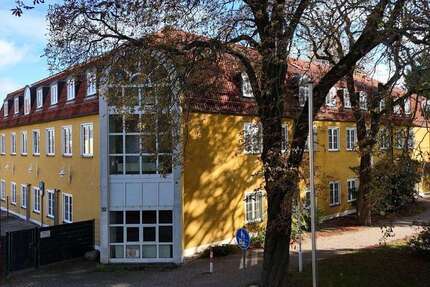 Haus zum Kaufen in Markranstädt 3.600.000 € 1843 m² 64 zimmer