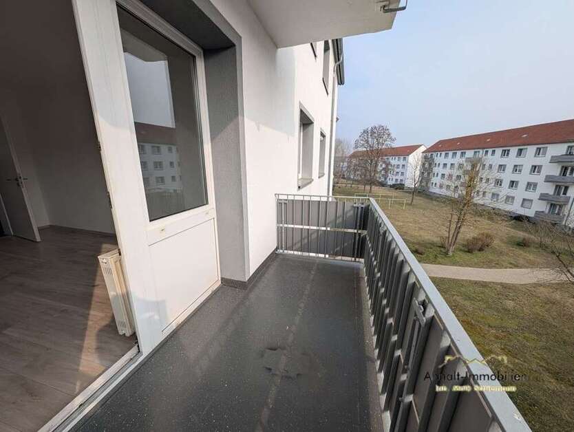 Wohnung zum Mieten in Wolfen 350 € 58.17 m²
