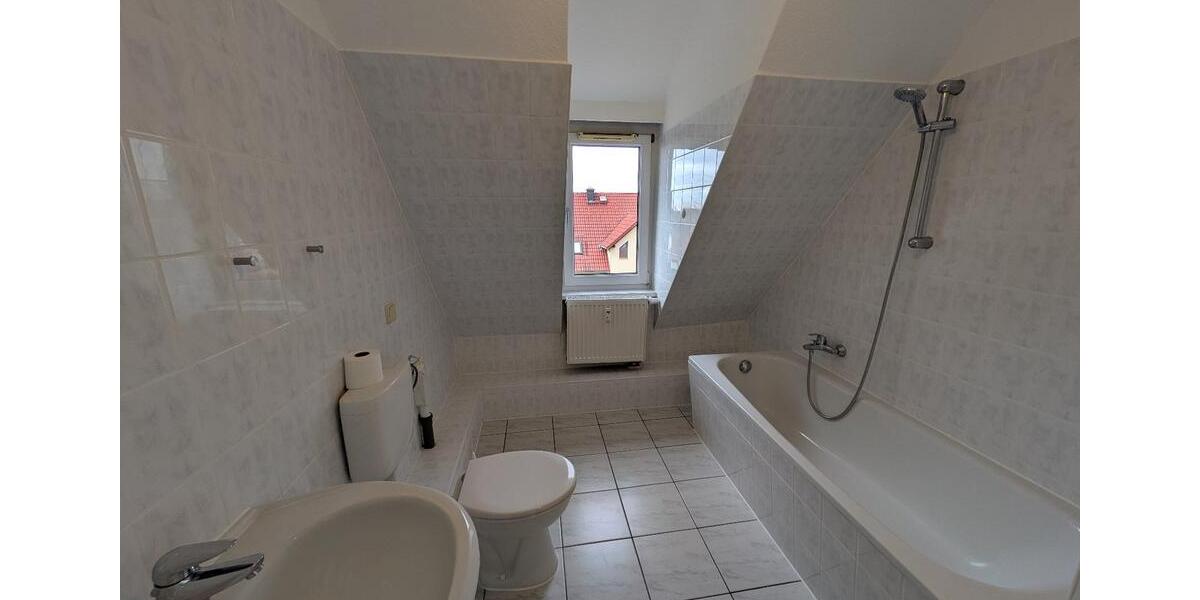 Dachgeschoßwohnung Groitzsch - 3 Zimmer, 60 m&sup2;, 380&euro; | Angebot:26549206