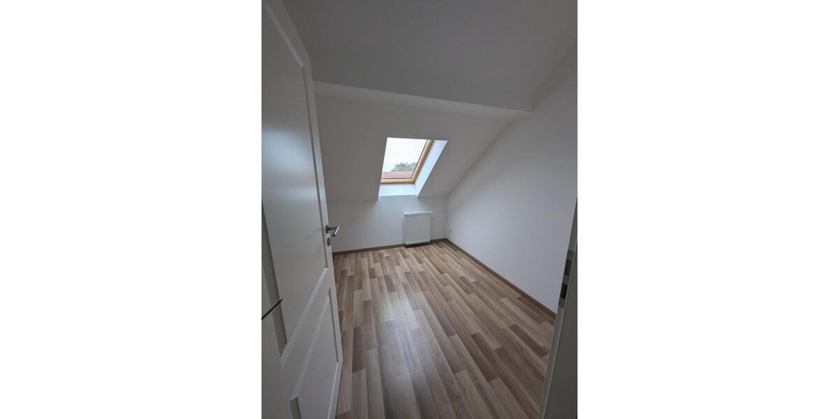 Dachgeschoßwohnung Leipzig Südost - 4 Zimmer, 145 m&sup2;, 1.099&euro; | Angebot:25717040