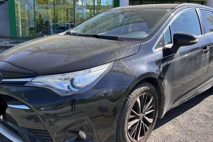 Toyota Avensis 88.000 km 15.990 &euro; Leipzig 04347