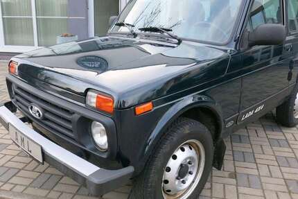 Lada Taiga 82.000 km 9.990 &euro; Lucka 04613