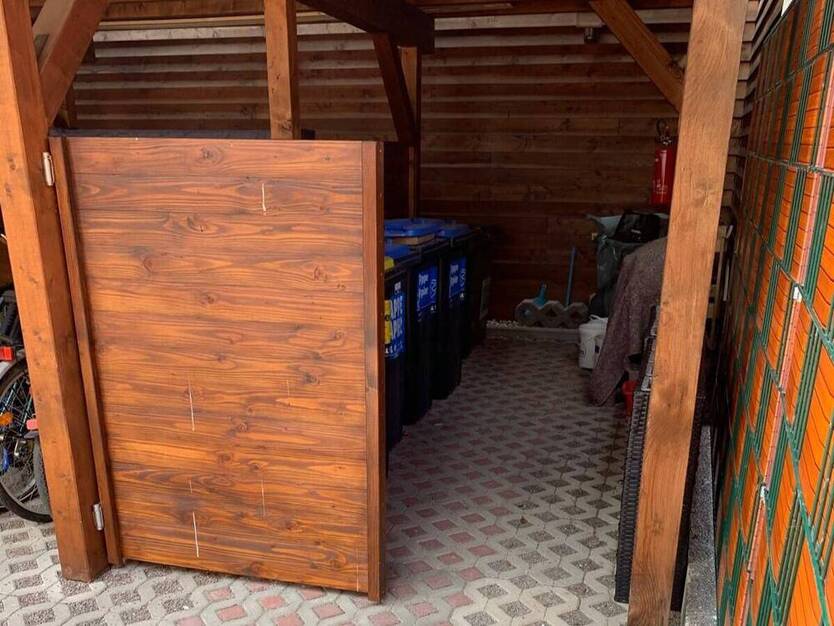 Gute Ausstattung I Einbauküche I Stellplatz und Loggia