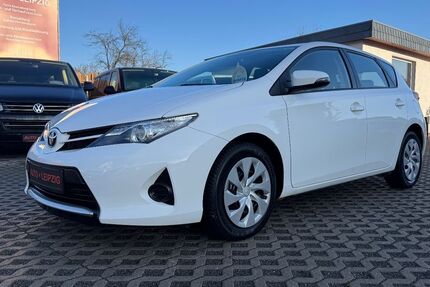 Toyota Auris 13.700 km 10.990 &euro; Leipzig 04178