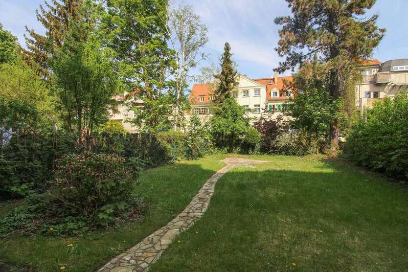 Traumhafte Stadtvilla in Bestlage: Direkt am Rosental mit viel Platz und großem Garten! 8 zimmer