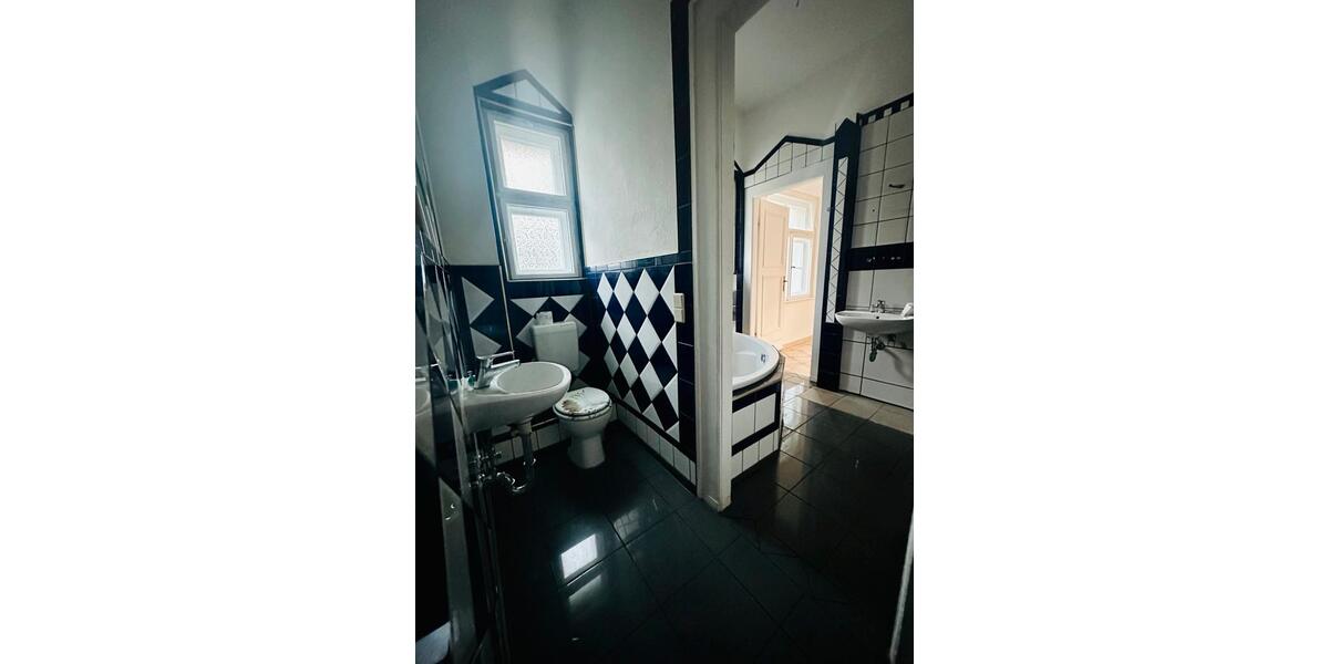 Hochparterre Wurzen - 5 Zimmer, 152 m&sup2;, 1.140&euro; | Angebot:26199125