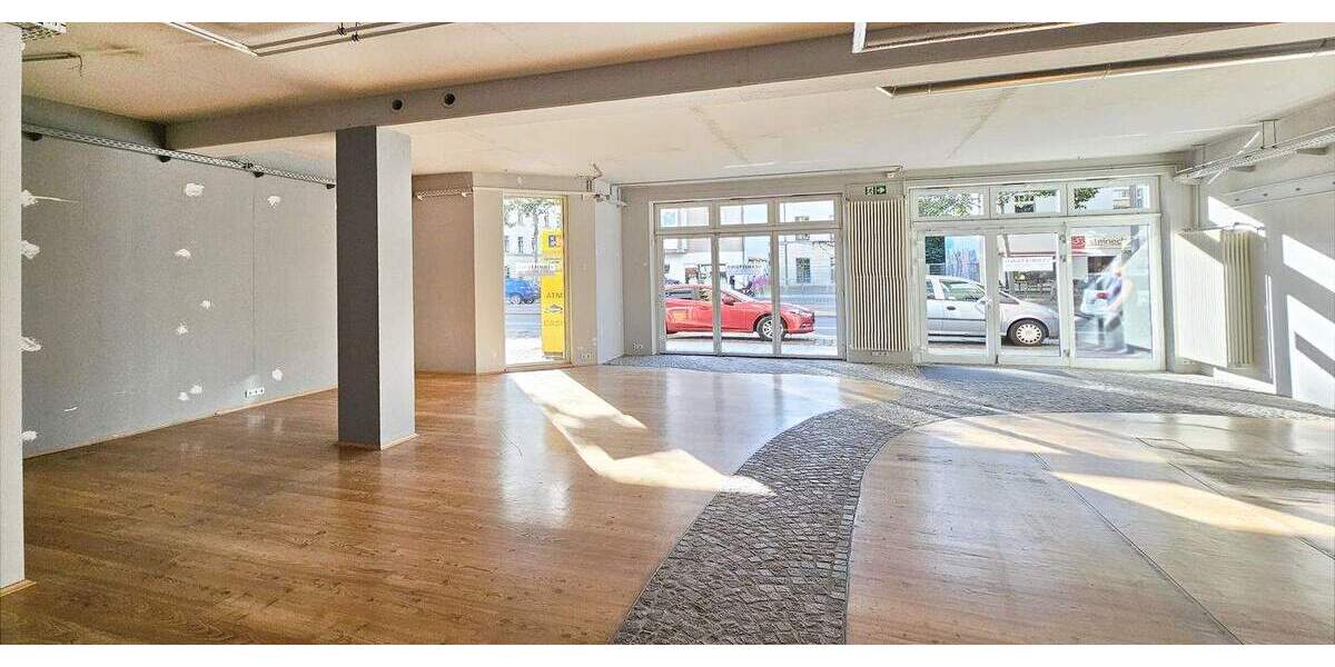 Große Ladenfläche direkt auf der beliebten 