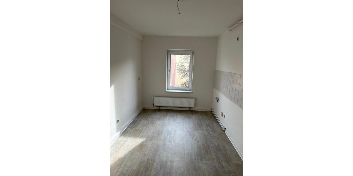 +++Helle Dachgeschosswohnung für Singles oder junge Paare+++ 2 zimmer