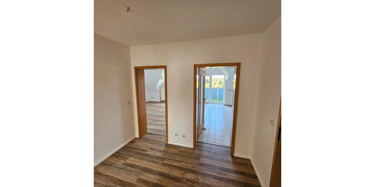 Dachgeschoßwohnung Zwenkau - 3 Zimmer, 72 m&sup2;, 690&euro; | Angebot:26493541