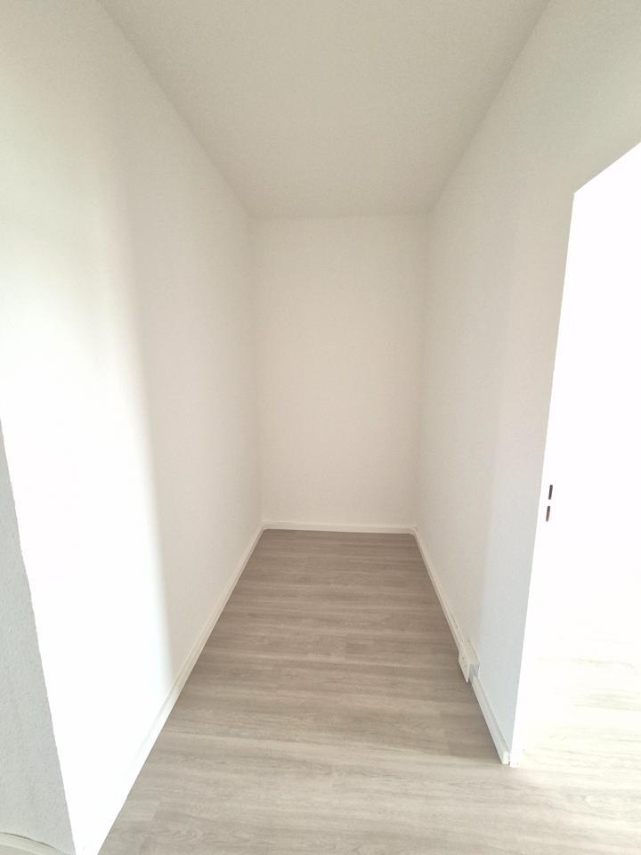 Sanierte 2 Raumwohnung mit Balkon zimmer
