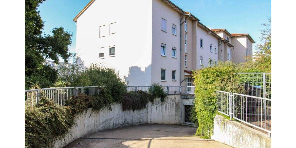 Ort der Gemütlichkeit: bezugsfreie, barrierearme 3-Zi.-Whg. + 2 TG-Stellplätze in Leipzig-Lindenthal 3 zimmer