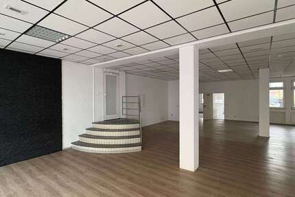 Einzelhandel in Halle 1.005 € 143.44 m² zimmer