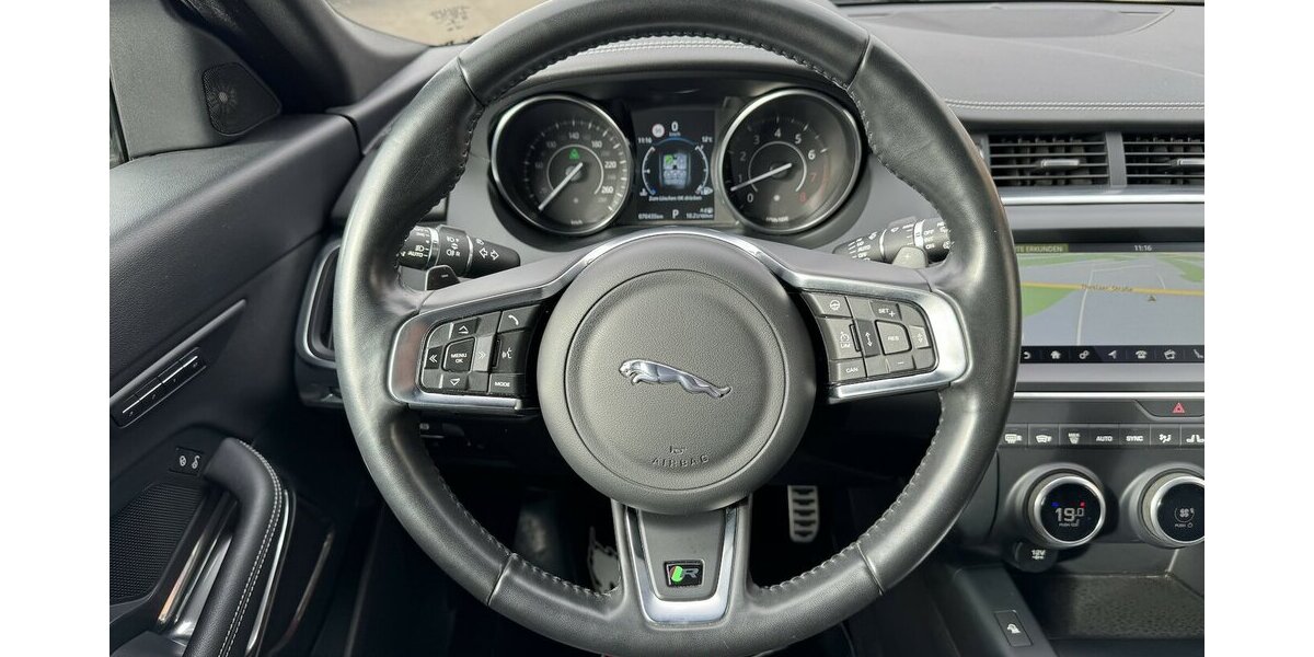 Jaguar E-Pace P250 R-Dynamic Black LED/Nav/VZE/Spur/ACC 70.425 km 23.990 &euro; Leipzig 04347