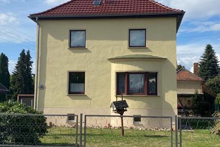 Einfamilienhaus mit Nebengelass & großem Grundstück – ideal für P 3 zimmer