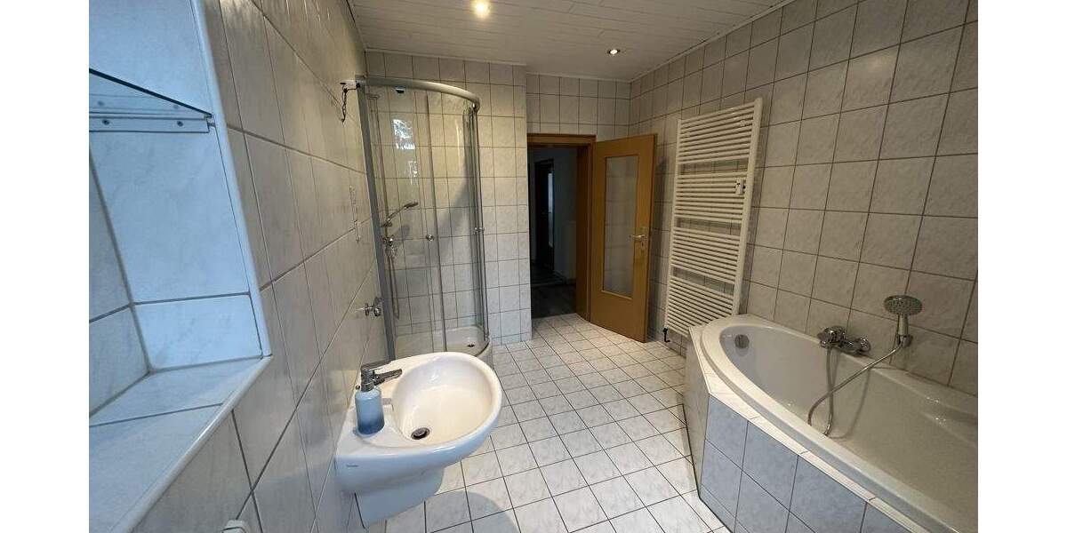 Etagenwohnung Lützen - 4 Zimmer, 110 m&sup2;, 850&euro; | Angebot:23957749