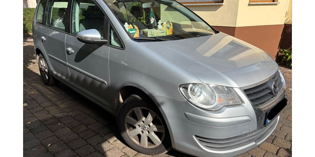 VW Touran 236.000 km 2.900 &euro; Leipzig 04105