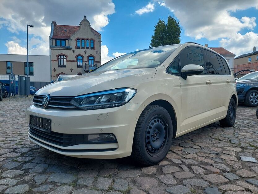 VW Touran 327.331 km 8.990 € Leipzig 04229