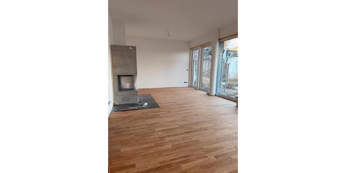 Neubau: Exklusive 5-Zimmer-Wohnung mit Garten, Kamin & Parkett 5 zimmer