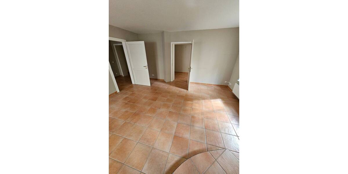 Großzügige Ladenfläche in TOP Lage im beliebten Waldstraßenviertel! 6 zimmer