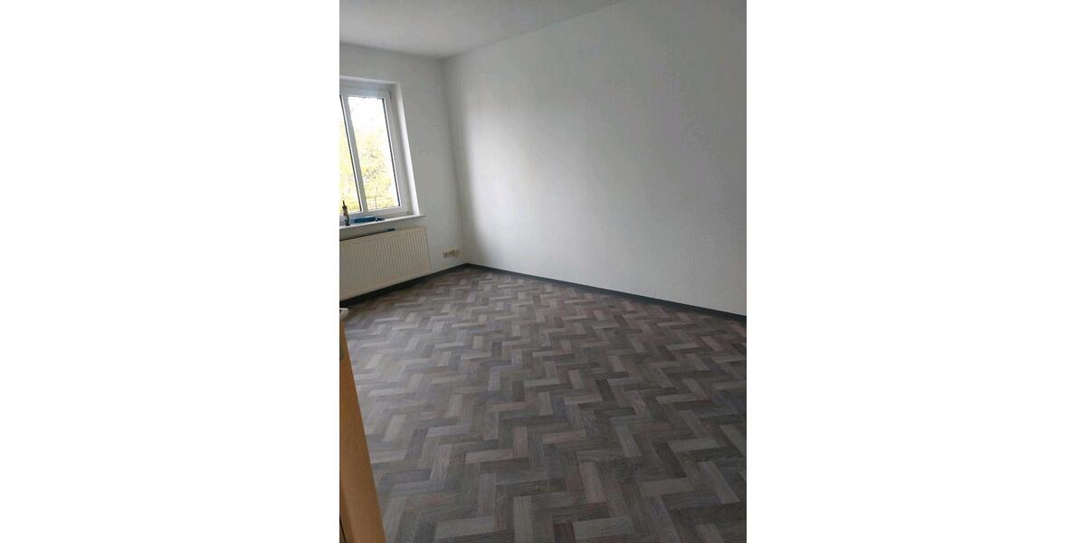 Etagenwohnung Böhlen - 4 Zimmer, 65 m&sup2;, 490&euro; | Angebot:26536093