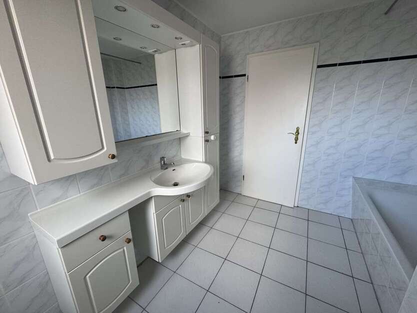 Bezugsfreie, charmante Dachgeschosswohnung mit Dachloggia - Aufzug vorhanden!! 2 zimmer