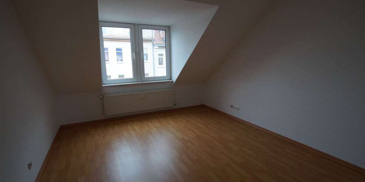 geeignet für 2er-WG - 2,5-Zi-DG-Whg - Laminat, Badewanne 2.5 zimmer