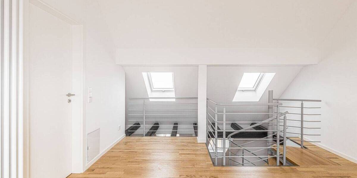 Frisch renoviert - 2 Zimmer im Dachgeschoss 2 zimmer