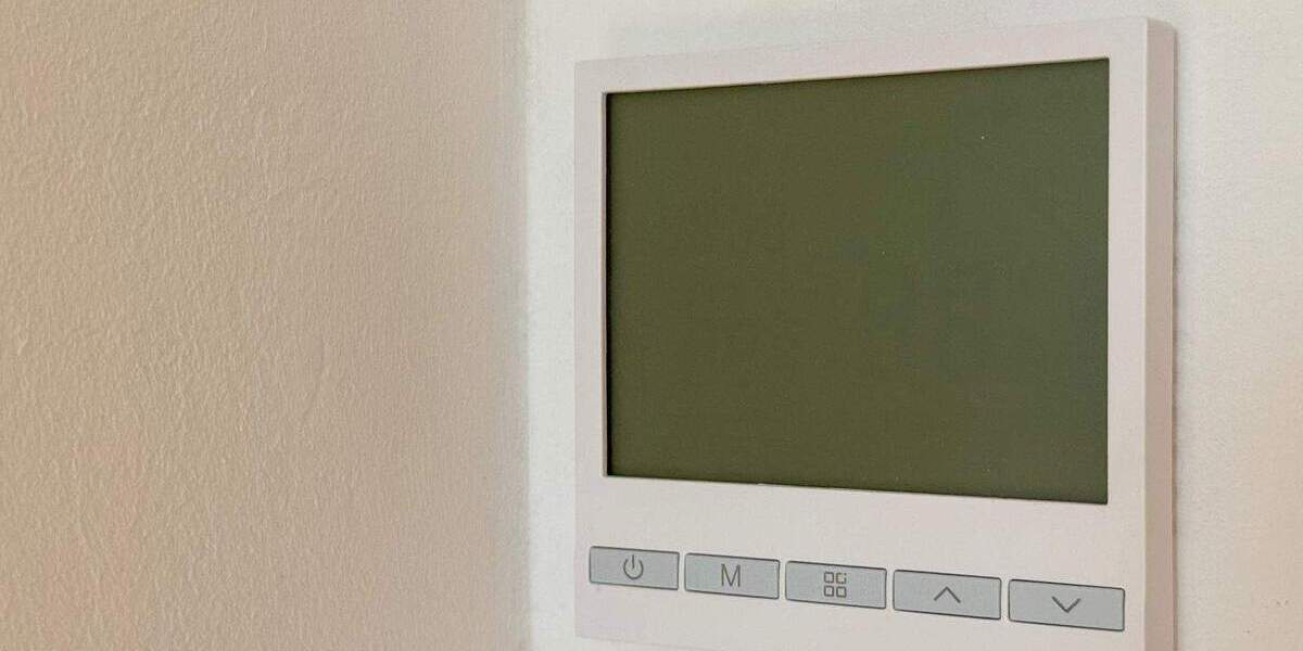 Frei werdend im Zentrum! Kamin | Lift | Loggia | Bad en suite + Gäste-WC | 2015 hochwertig saniert 2 zimmer