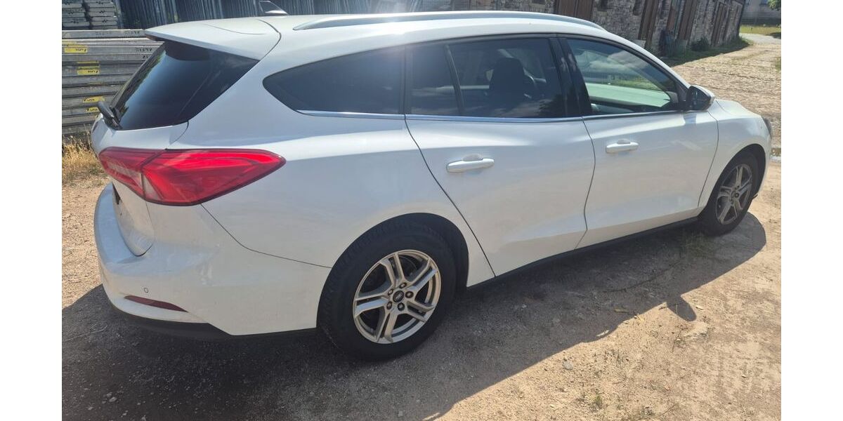 Ford Focus 124.500 km 9.999 &euro; Merseburg 06217
