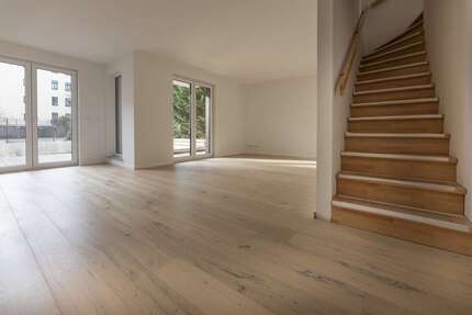 Wohnung zum Mieten in Leipzig 1.995 € 136.95 m² 5 zimmer