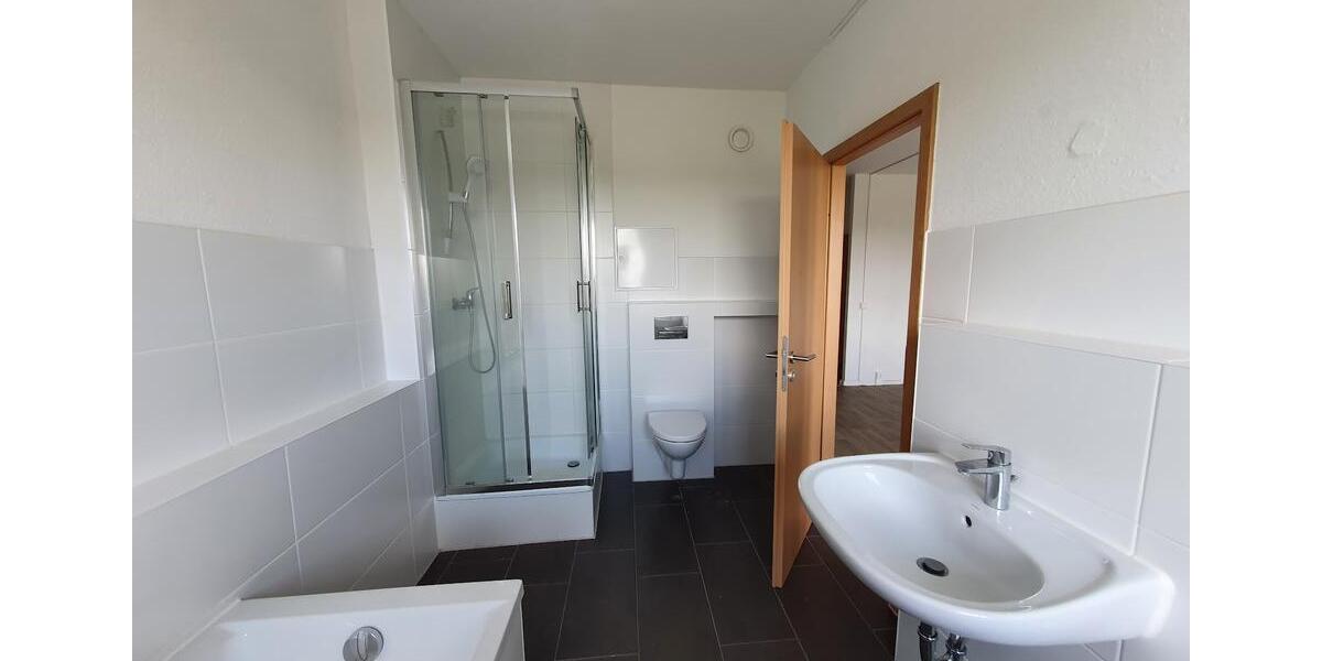 **JETZT EINZIEHEN**3-Zimmer-Wohnung Tageslichtbad Dusche+Wanne 4.OG Balkon ab sofort 3 zimmer