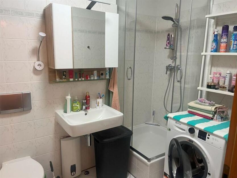 Attraktive Singlewohnung mit großem Gartenanteil, EBK und Stellplatz zimmer