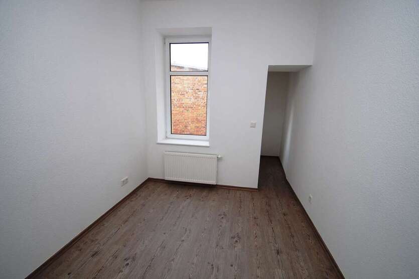 5-Zimmer-Wohnung mit Laminat, Wanne+Dusche 5 zimmer